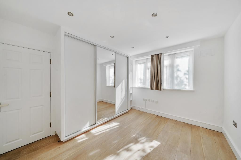 Property photo 2 of 10 Bedroom