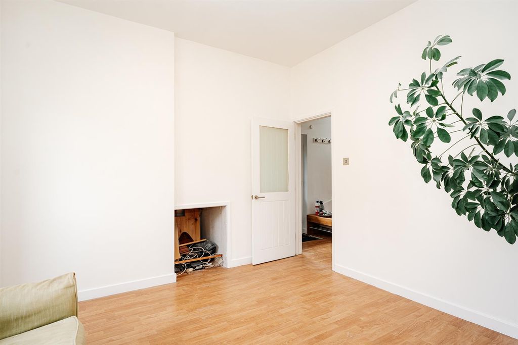 Property photo 3 of 14 Albert Rd-3.Jpg