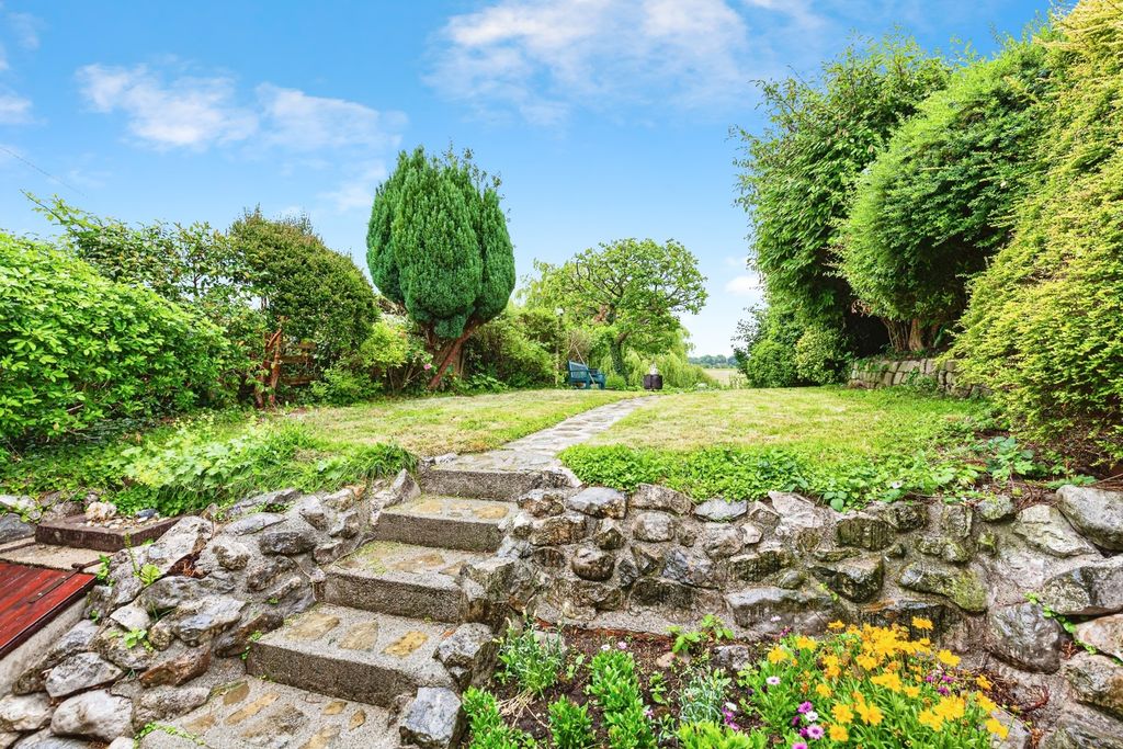 Property photo 2 of 16 Photo