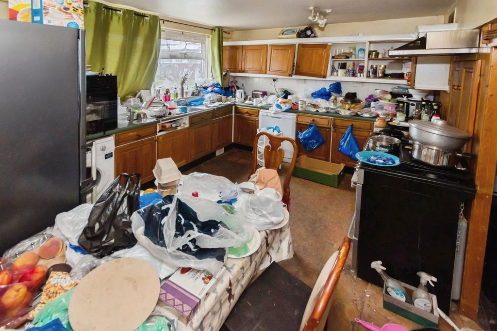 Property photo 3 of 17 Kitchen-Diner