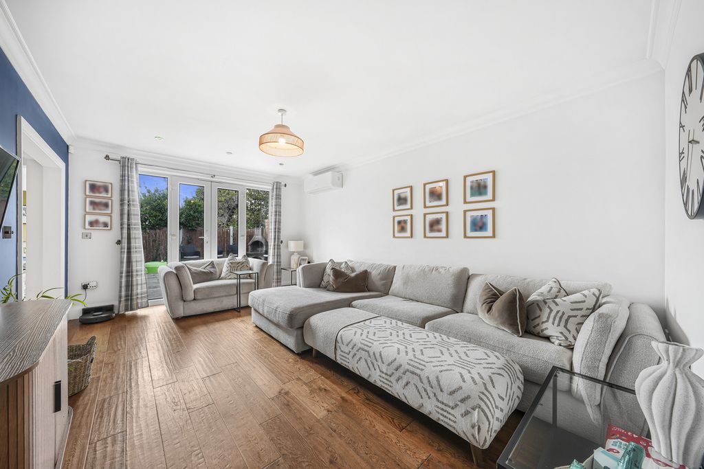 Property photo 3 of 33