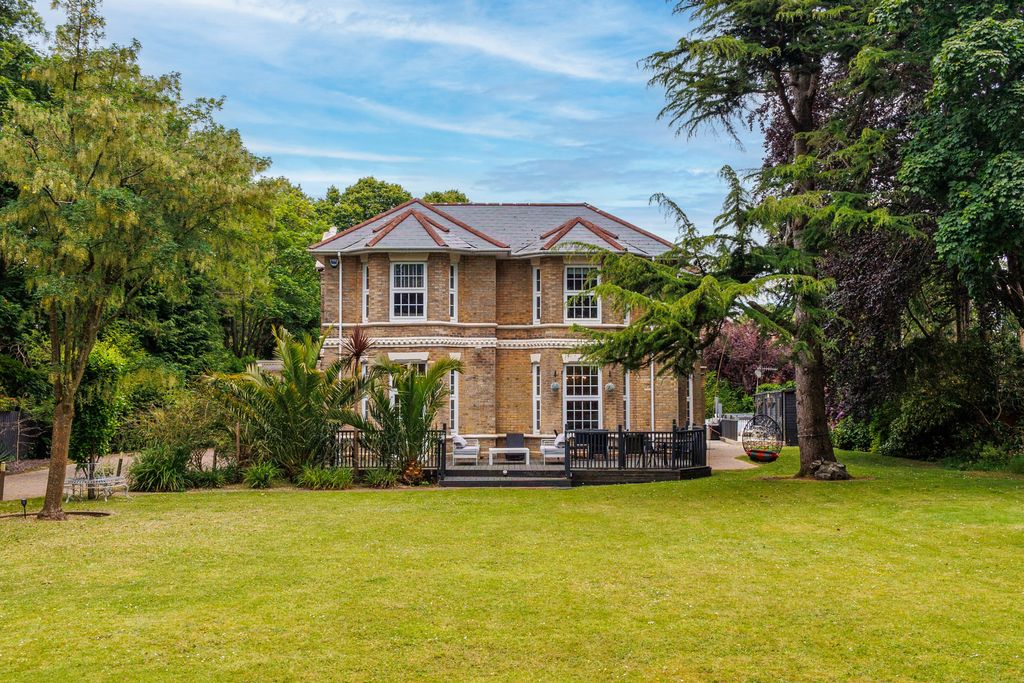 Property photo 2 of 20 Aeiral