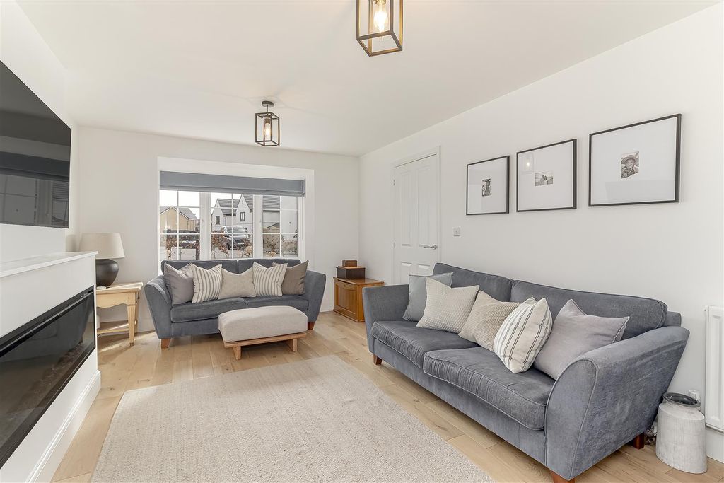 Property photo 3 of 35 Lounge - C.Jpg