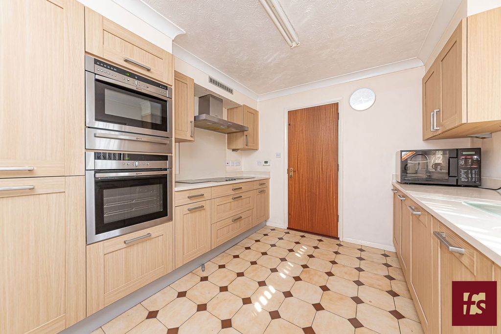 Property photo 3 of 35