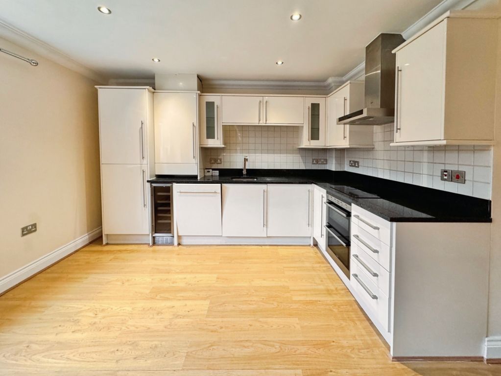 Property photo 2 of 9 Kitchen