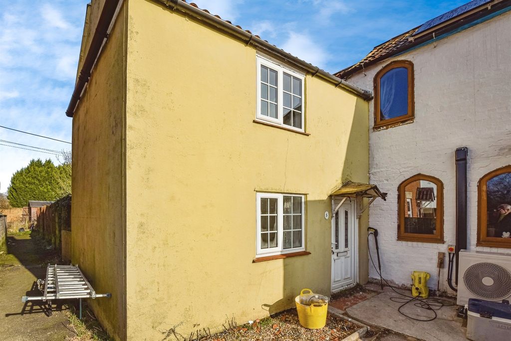 Property photo 2 of 18