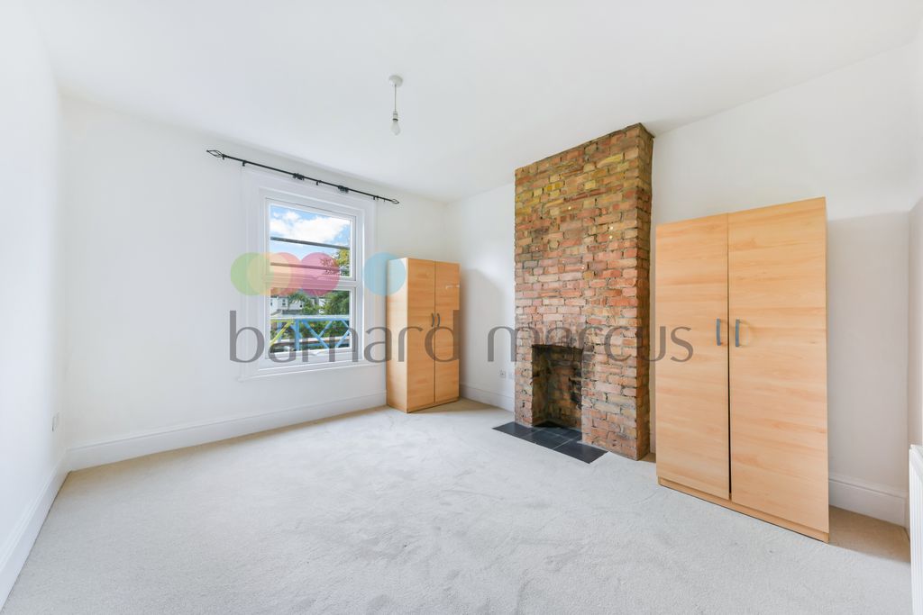 Property photo 3 of 7 Bedroom 1