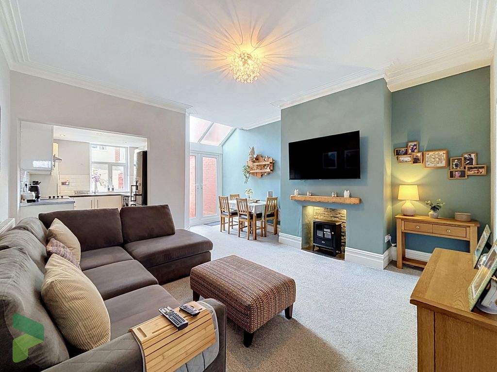 Property photo 1 of 16 Living Room/Dining Room