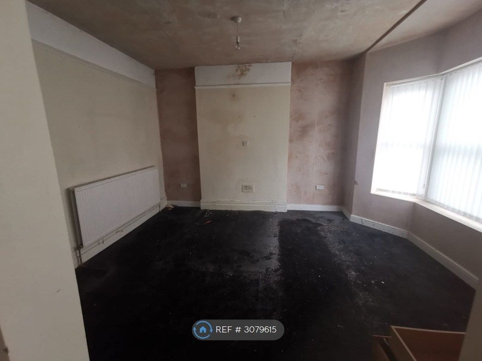 Property photo 2 of 4 Living / Bedroom - Redecorated And New Carpet