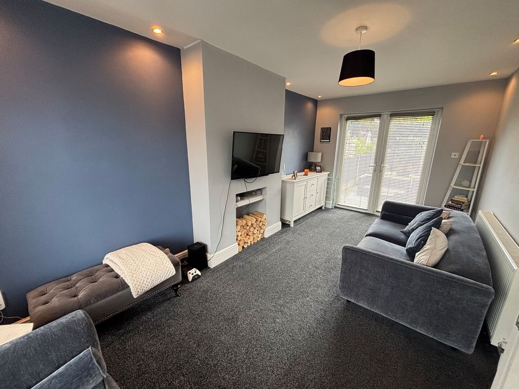Property photo 3 of 18 Main Lounge