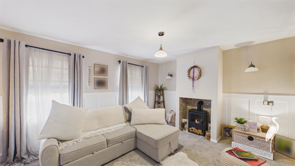 Property photo 2 of 15 Lounge