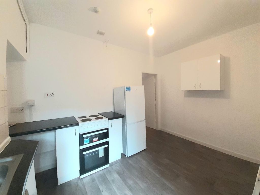 Property photo 3 of 6 Kitchen/Dining