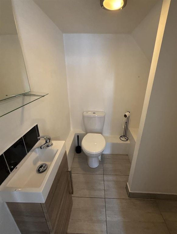 Property photo 3 of 24