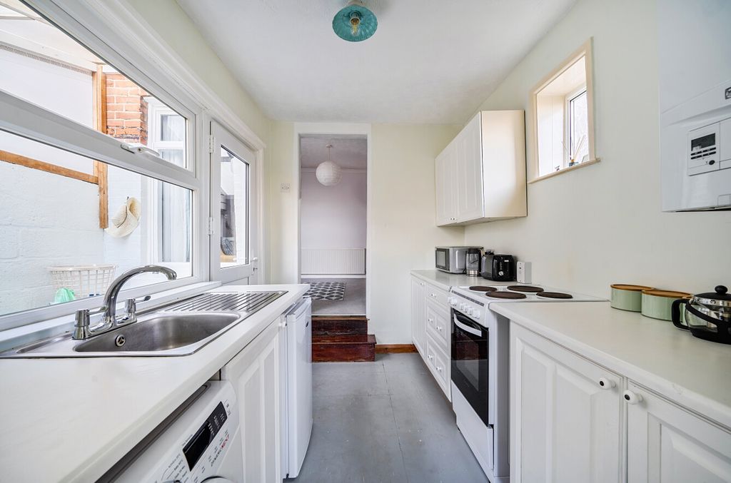 Property photo 3 of 38 1393812-9-695d335...