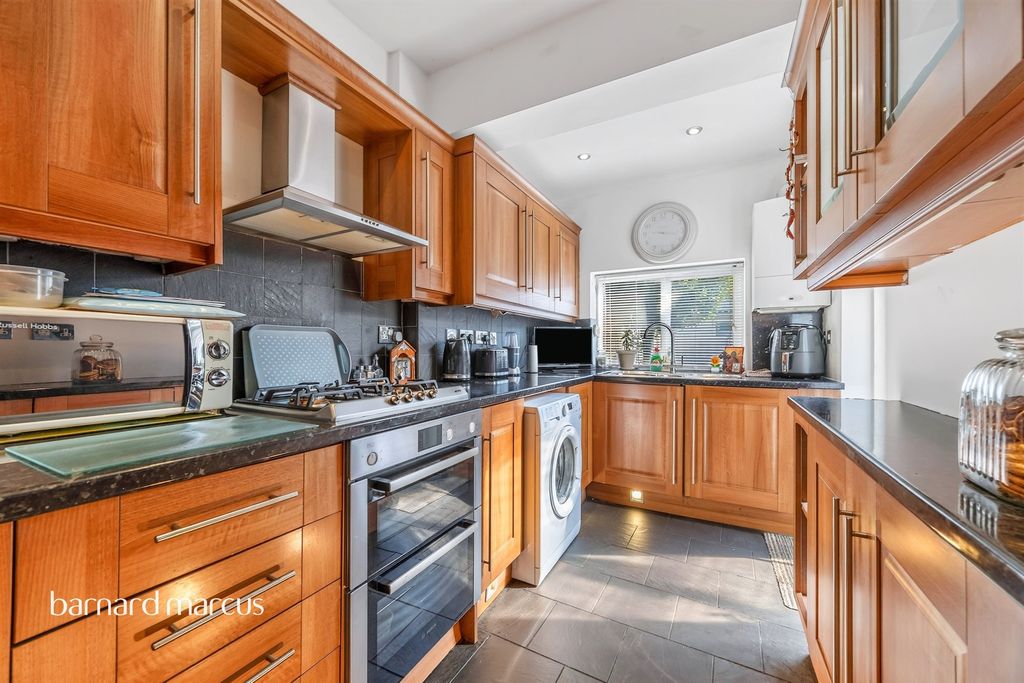 Property photo 2 of 17