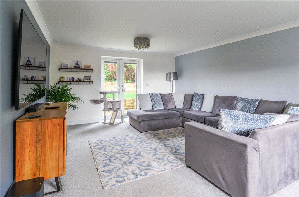 Property photo 2 of 38 Sitting Room