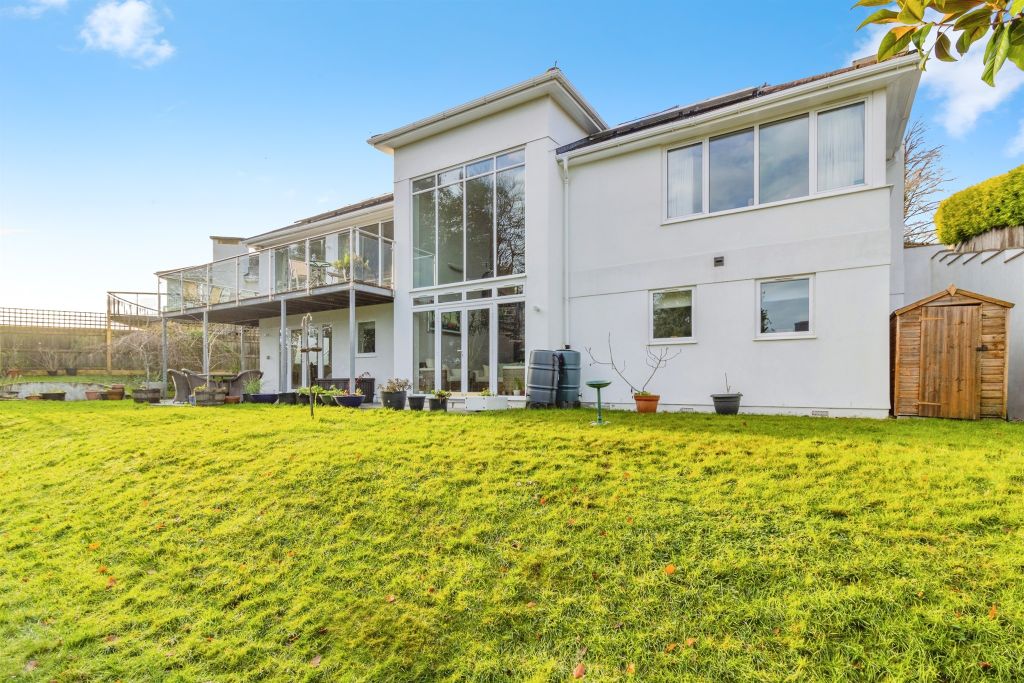 Property photo 2 of 32