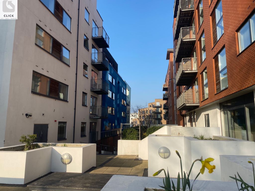 Property photo 1 of 6 Furnished Apartment With Secure Parking & Concierge Near Brindley Place