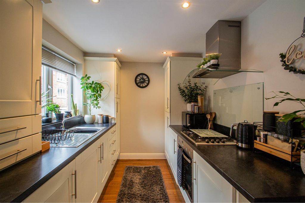 Property photo 3 of 13 Kitchen