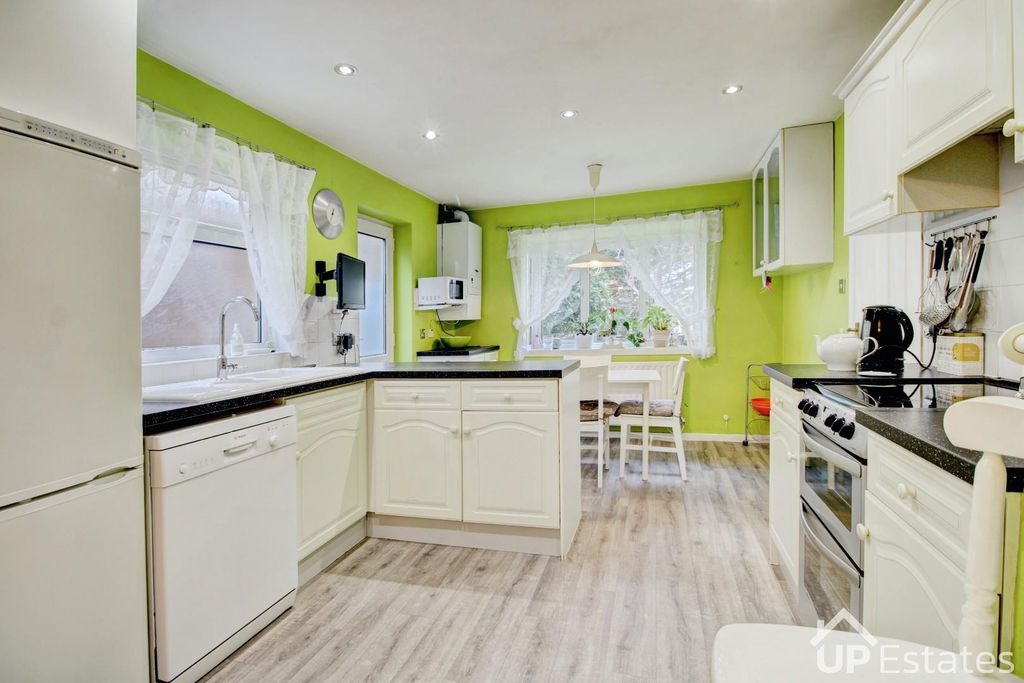 Property photo 2 of 24