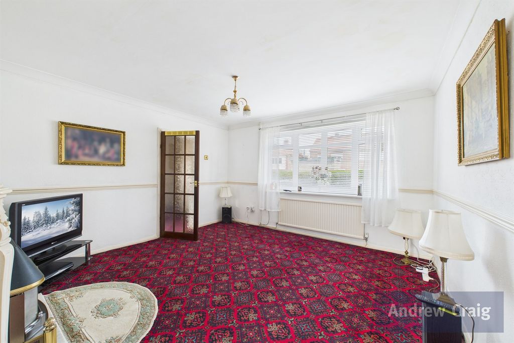 Property photo 2 of 11 Lounge