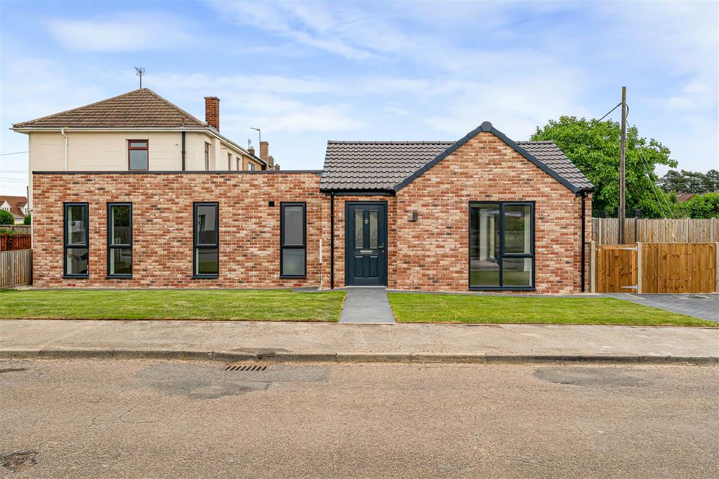 Property photo 3 of 16 13_56392-1.Jpg