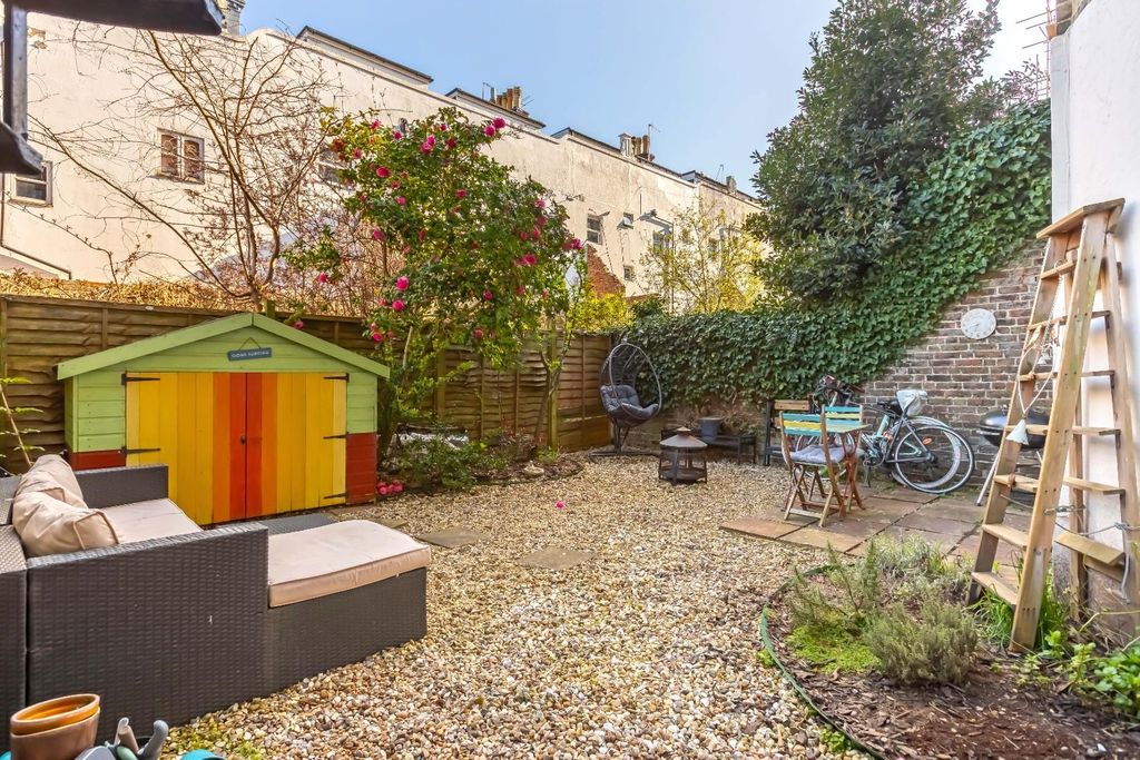 Property photo 1 of 13 Cromwell Rd_9.Jpg