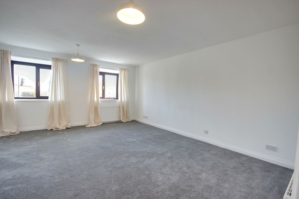 Property photo 3 of 14 1 Lounge A