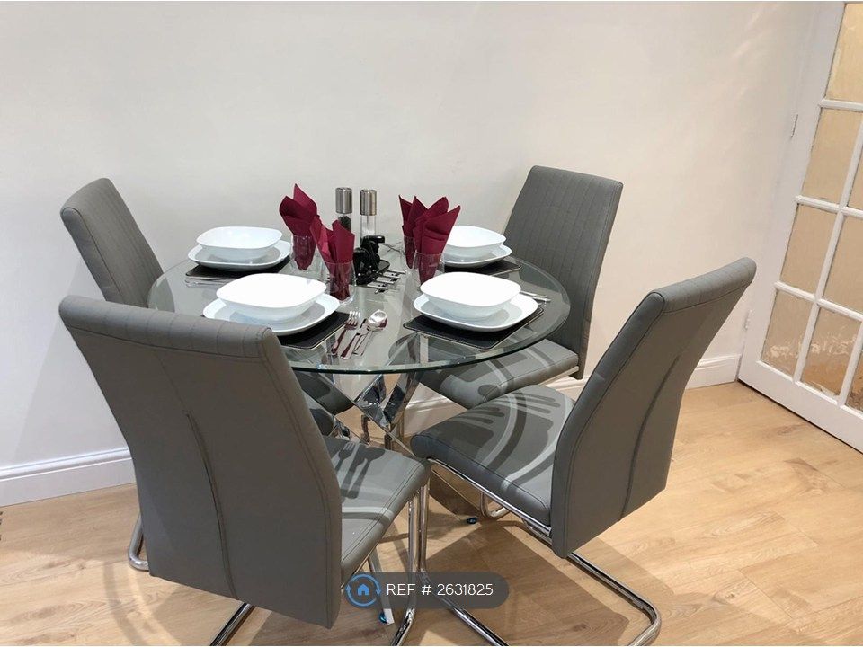 Property photo 3 of 18 Kitchen Dining Table &amp; Chairs