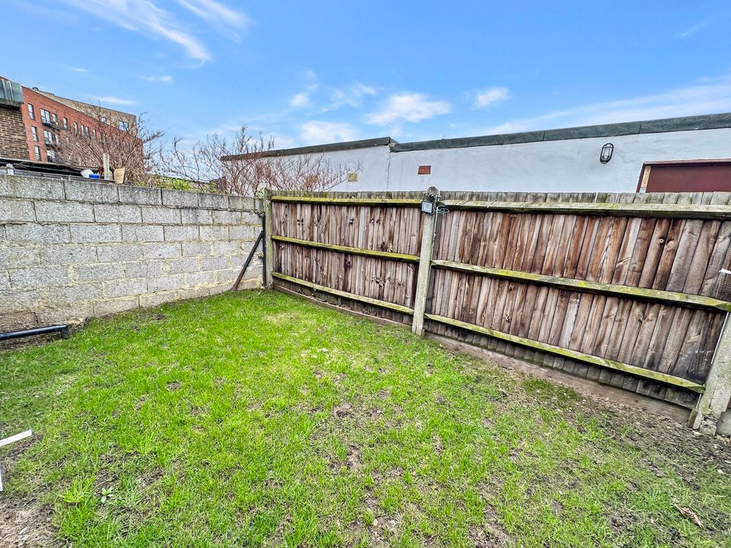 Property photo 3 of 9 Photo 12