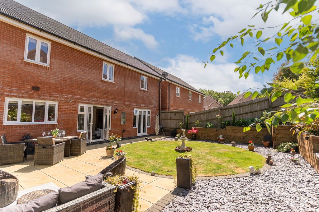 Property photo 2 of 31