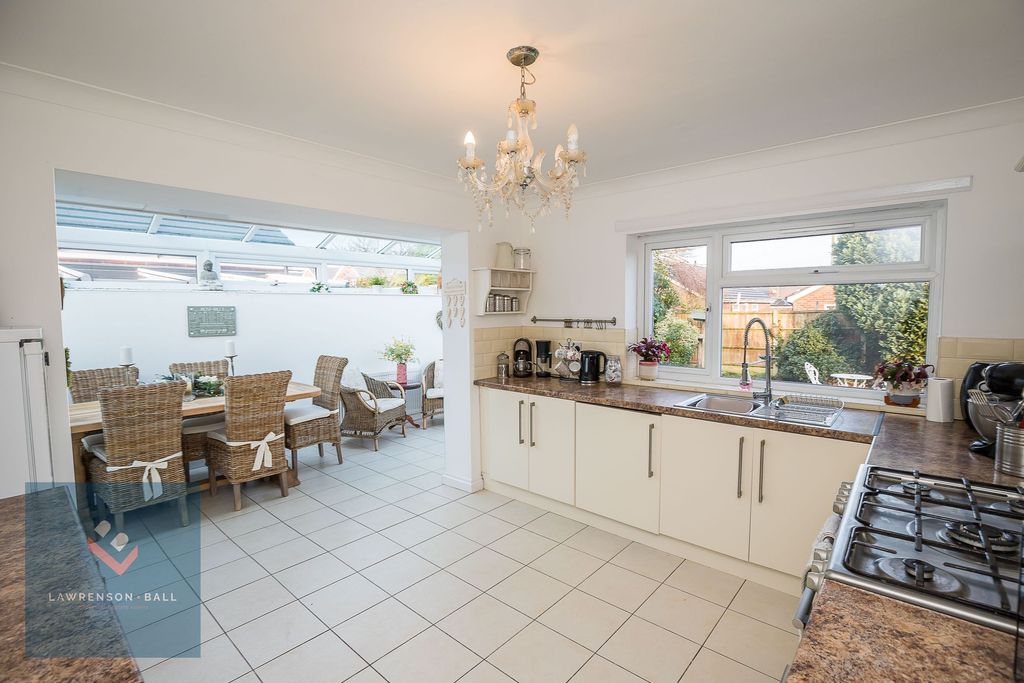 Property photo 2 of 18 Kitchen