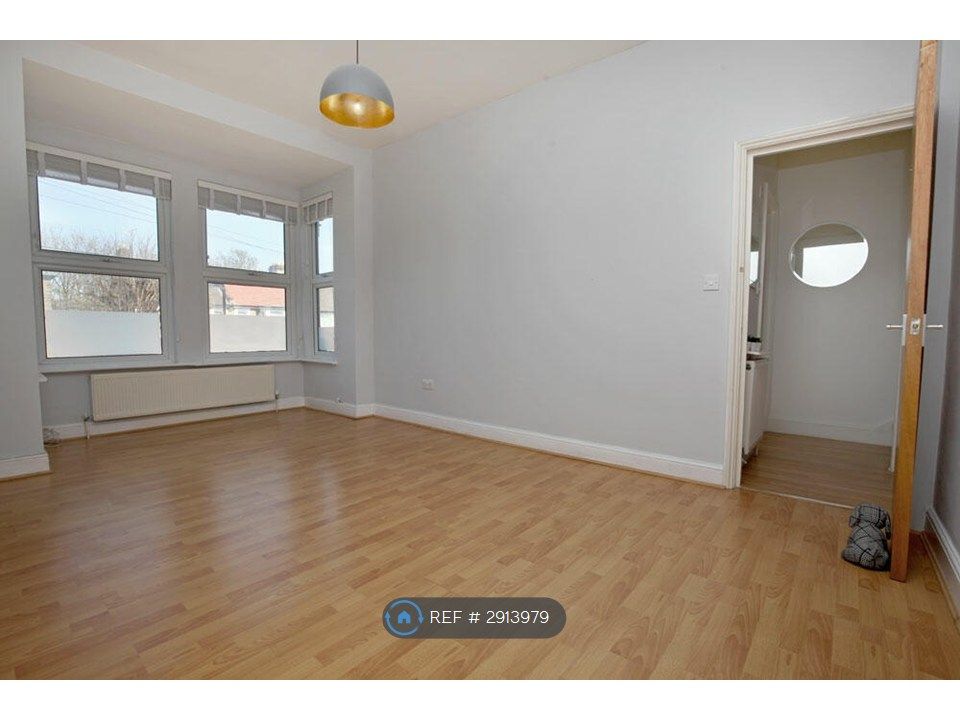 Property photo 3 of 11 Living Room