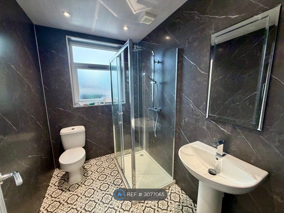Property photo 3 of 9 Bathroom
