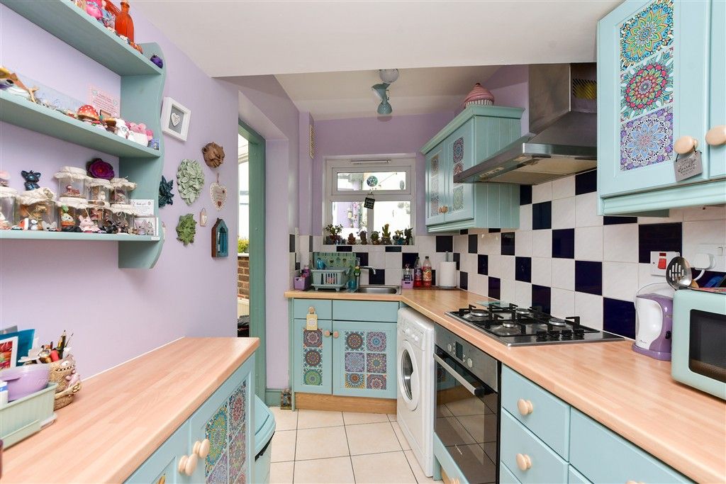 Property photo 3 of 10 Kitchen