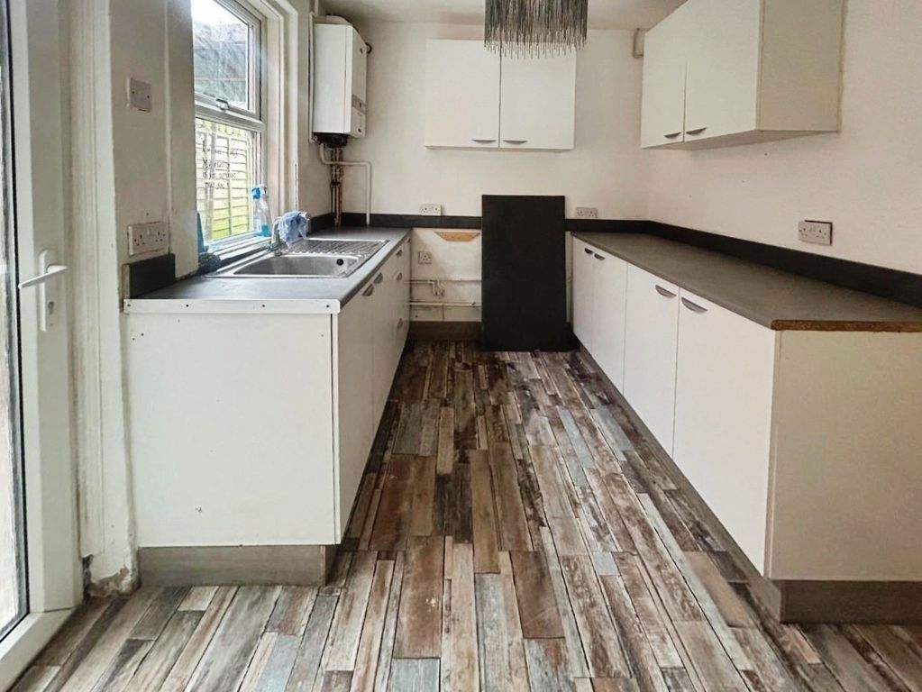 Property photo 2 of 17 Pbox-Kitchen-342203.Jpg