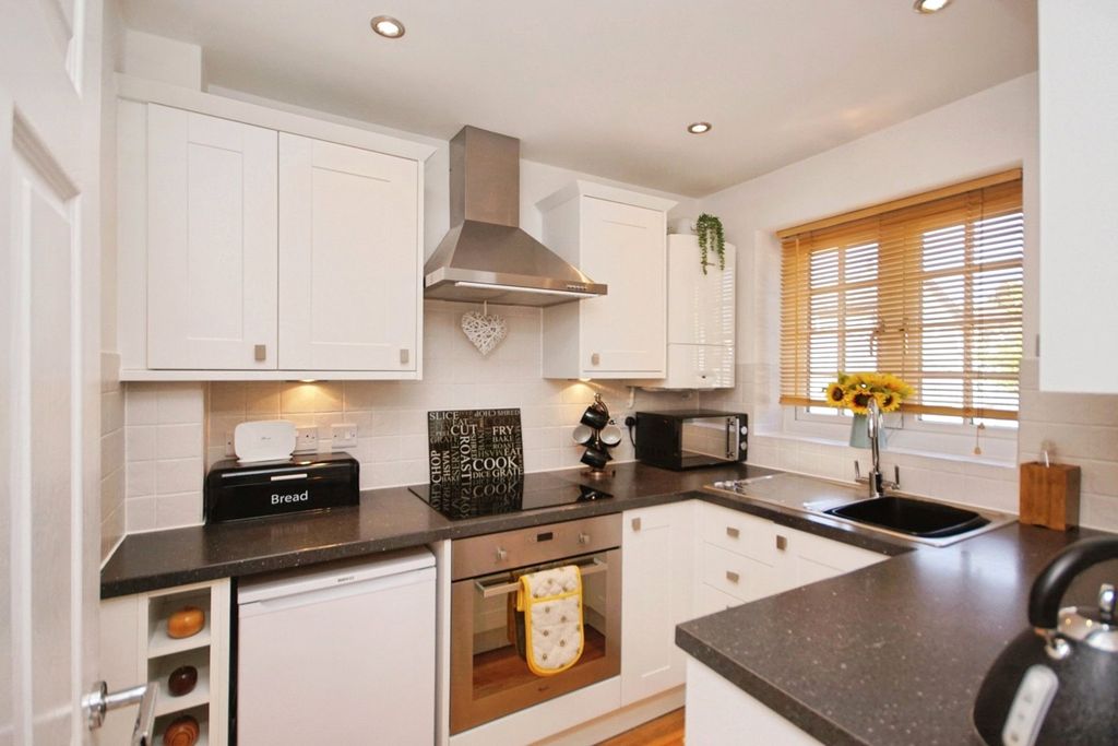 Property photo 2 of 17 Kitchen