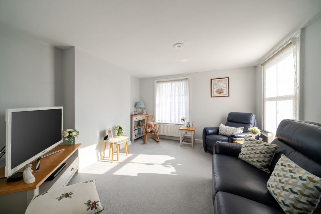 Property photo 2 of 11