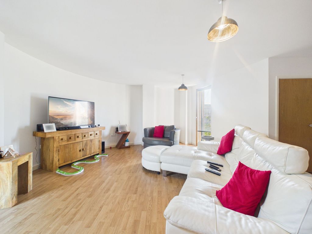 2 bed flat for saleDock Head Road, Chatham ME4 photo 4