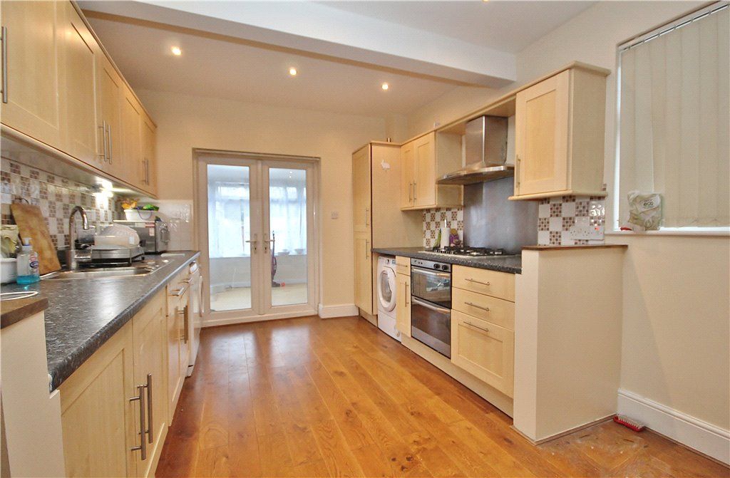 Property photo 3 of 17 Kitchen