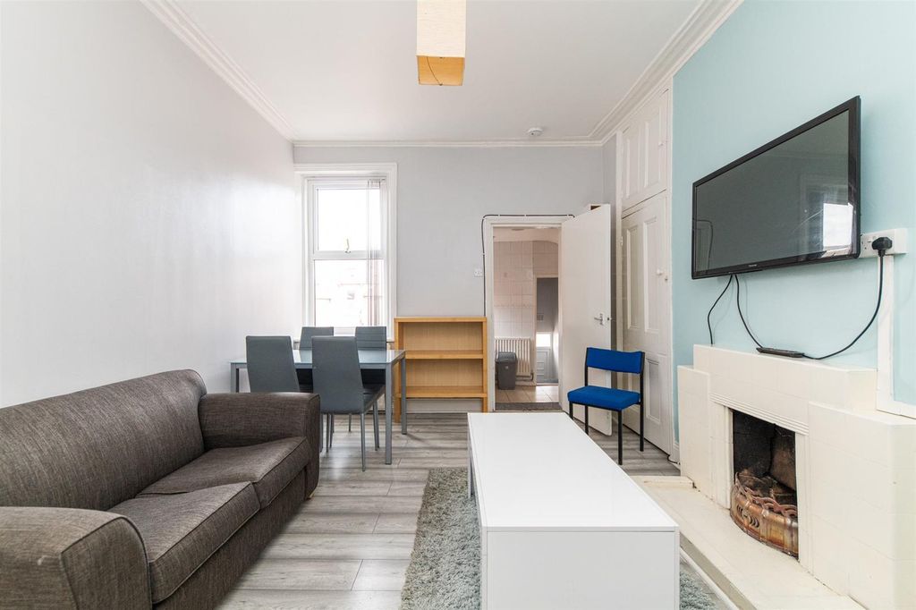 Property photo 3 of 15 29301Ca6-cc92-4E10-A121-740Bf366E34F.Jpeg