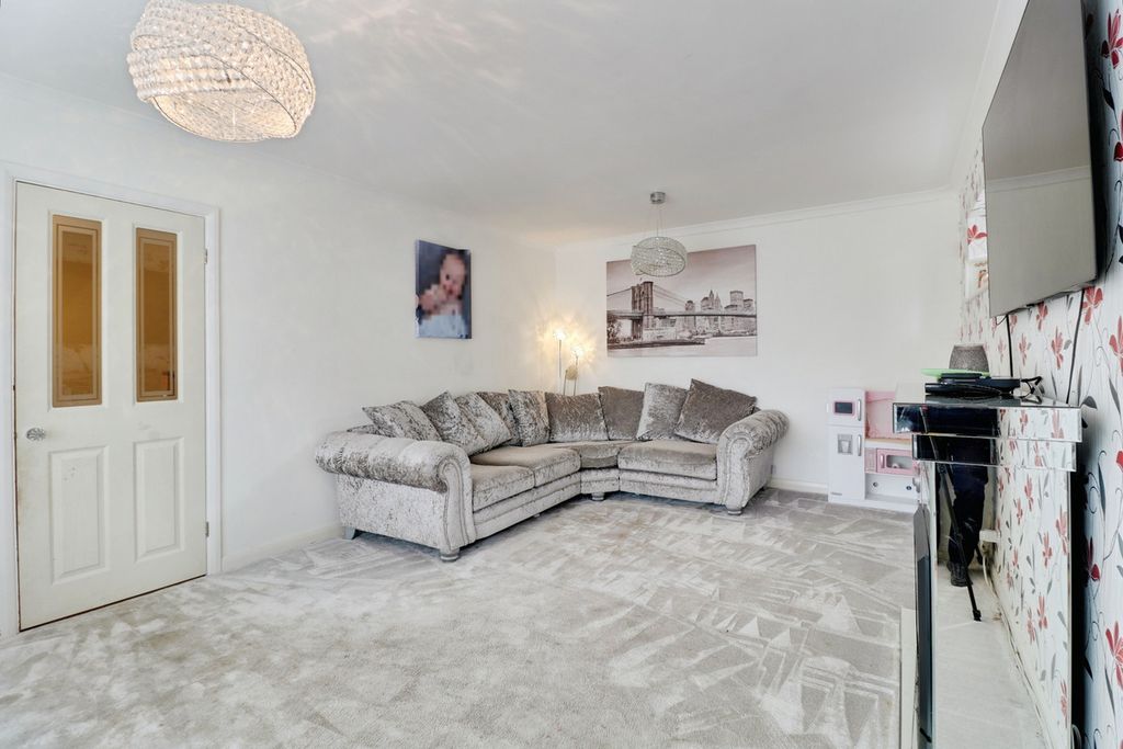 Property photo 2 of 26