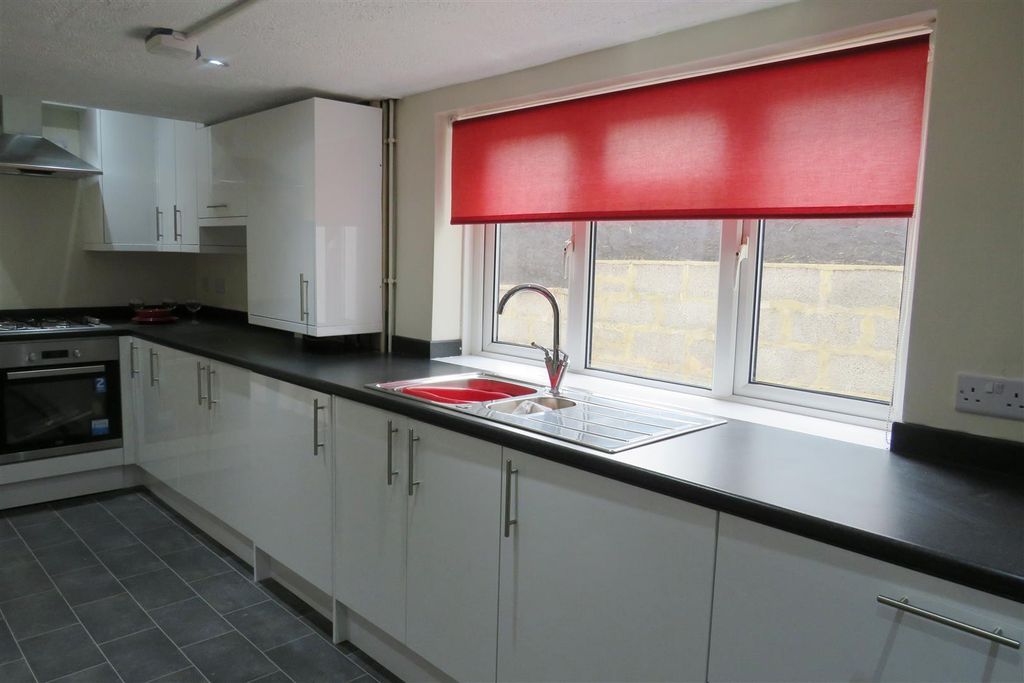 Property photo 3 of 13 Kitchen