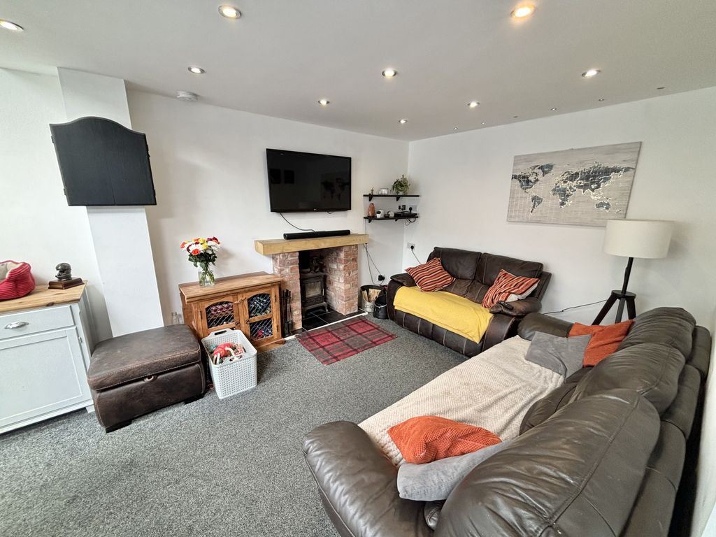 Property photo 2 of 31