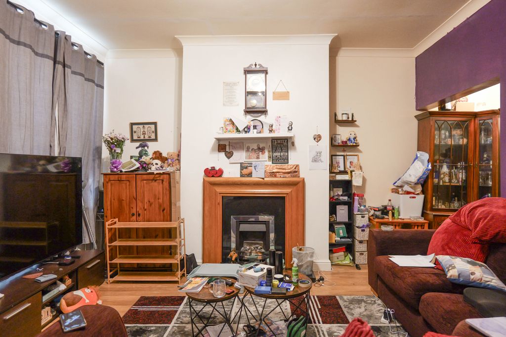 Property photo 2 of 28