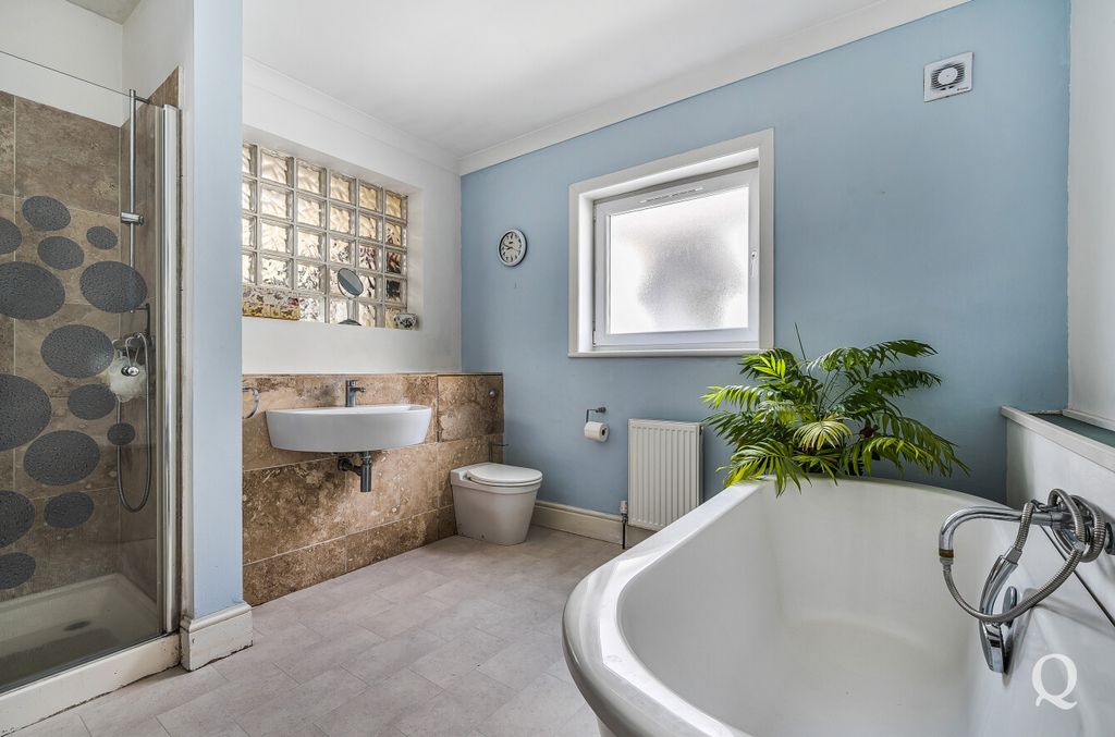 Property photo 3 of 21 7Da97A33-6310-443...