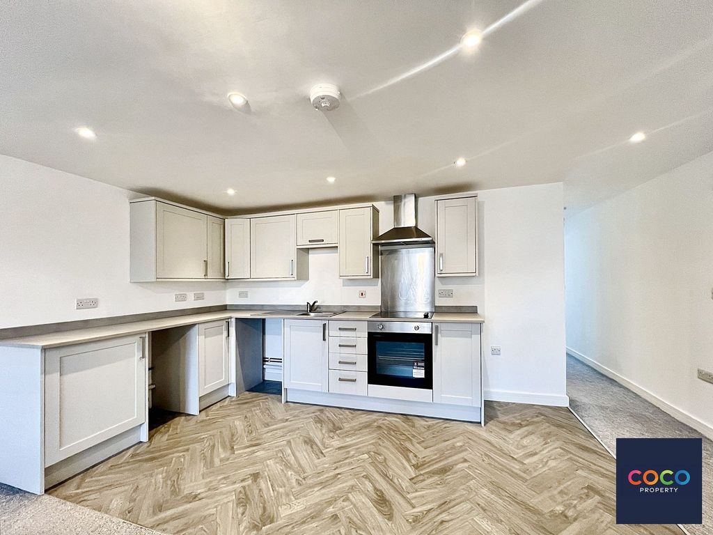 Property photo 3 of 14 Kitchen