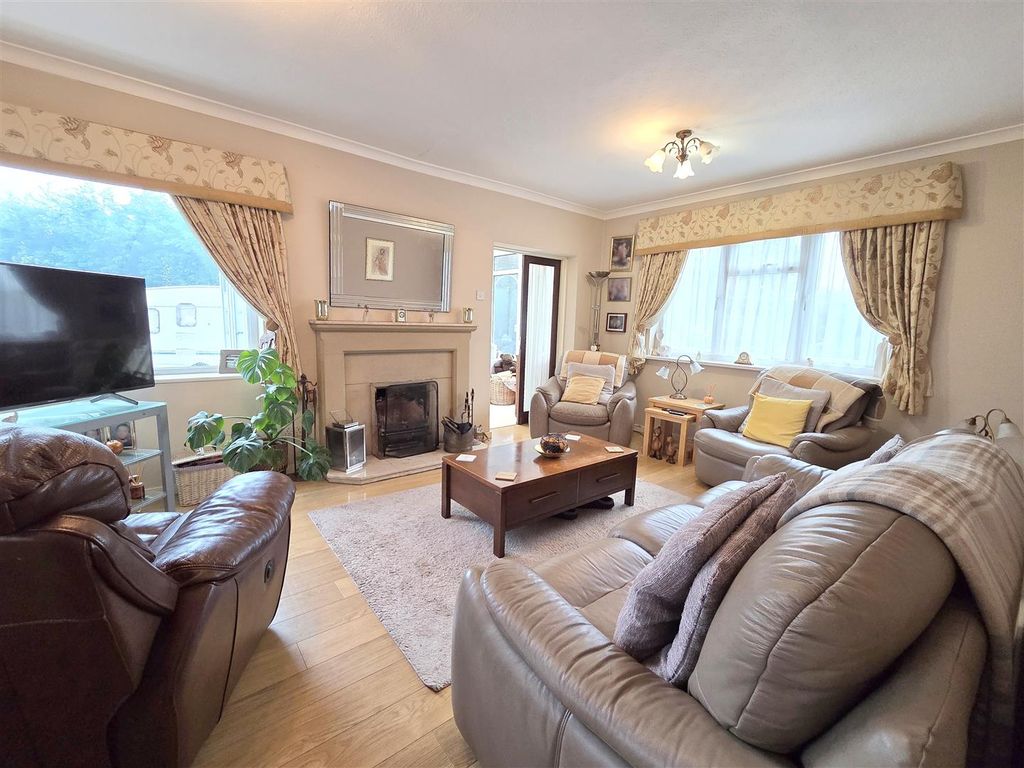 Property photo 2 of 27