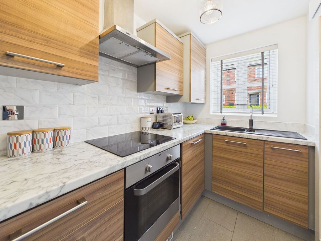 Property photo 3 of 18 Kitchen