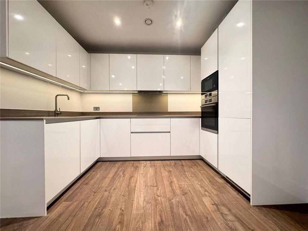 Property photo 2 of 9 Picture No. 17